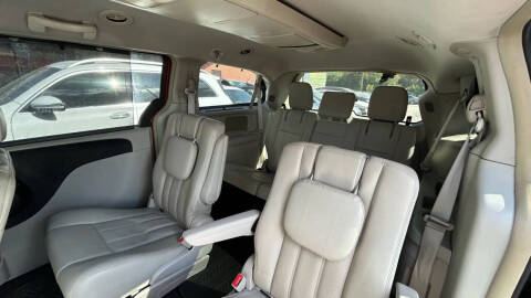 2011 Chrysler Town and Country Touring-L
