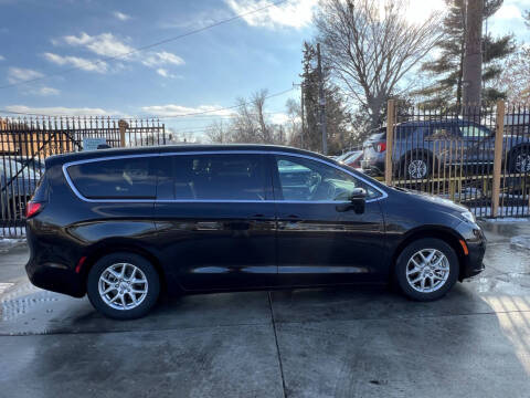 2025 Chrysler Pacifica Select