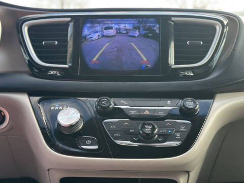 2017 Chrysler Pacifica Touring-L