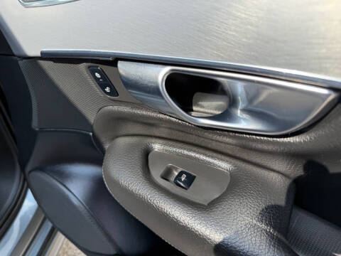 2018 Volvo XC90 T5 Momentum 7-Passenger