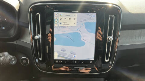 2025 Volvo XC40 B5 Plus Bright Theme