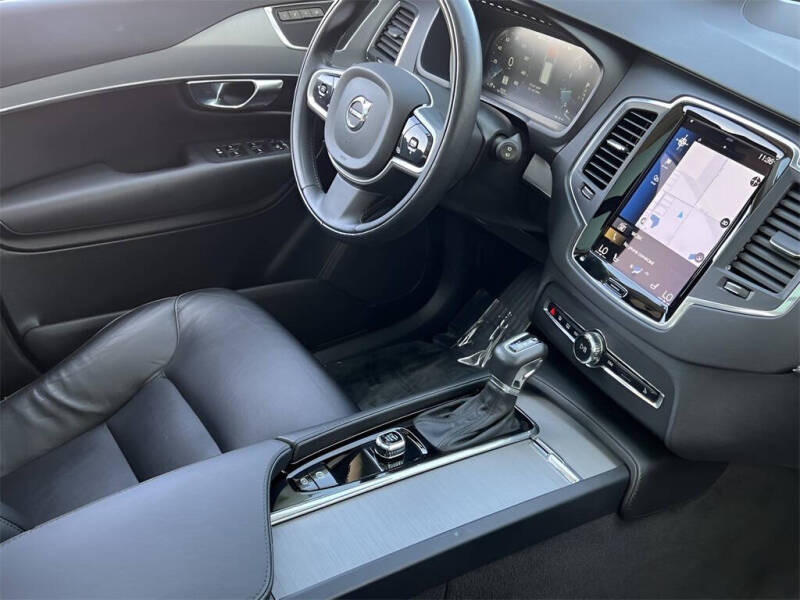 2022 Volvo XC90 T5 Momentum