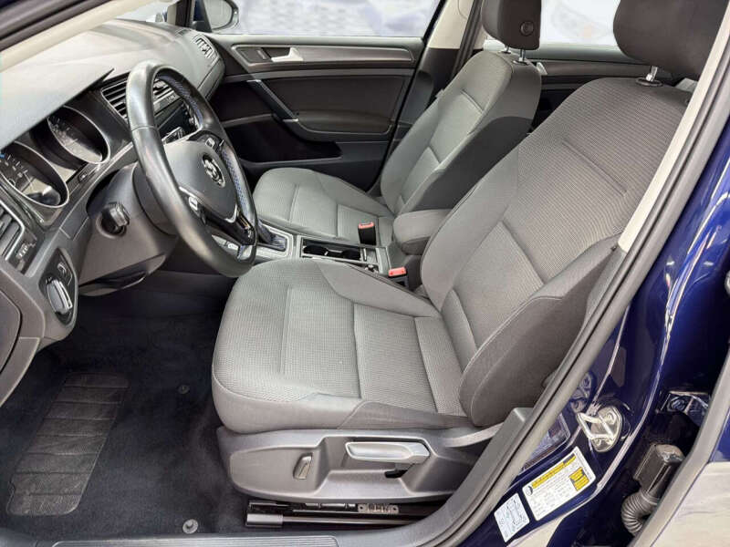 2017 Volkswagen e-Golf SE