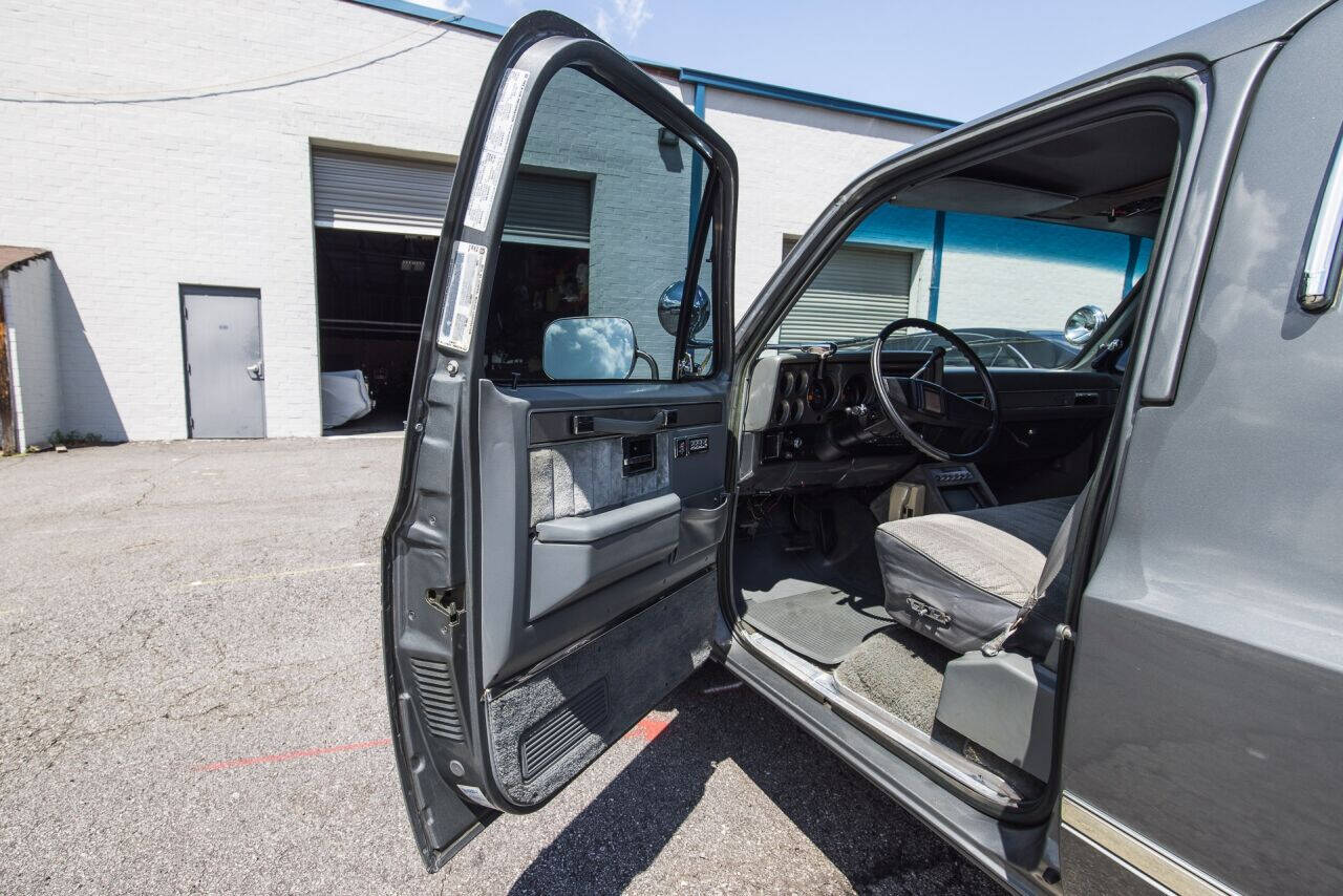 1988 Chevrolet Suburban 73