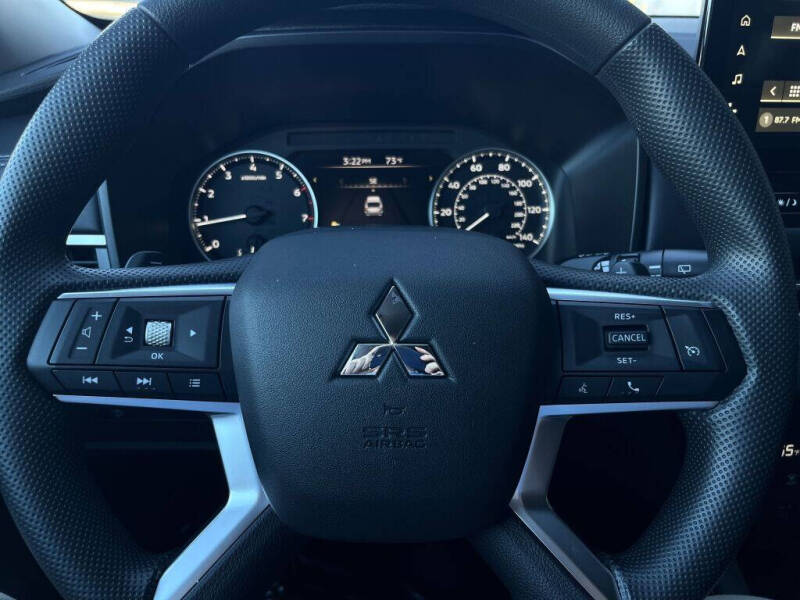 2026 Mitsubishi Outlander ES