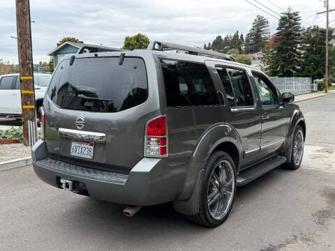 2008 Nissan Pathfinder LE
