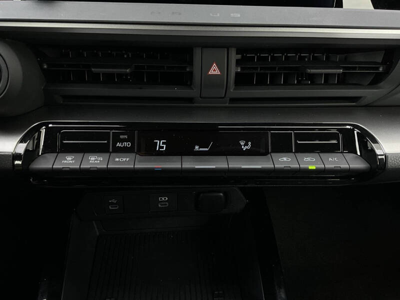 2025 Toyota Prius LE