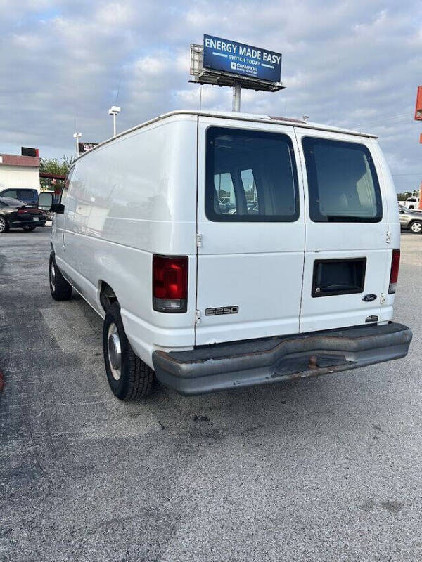 2005 Ford E-Series E-250