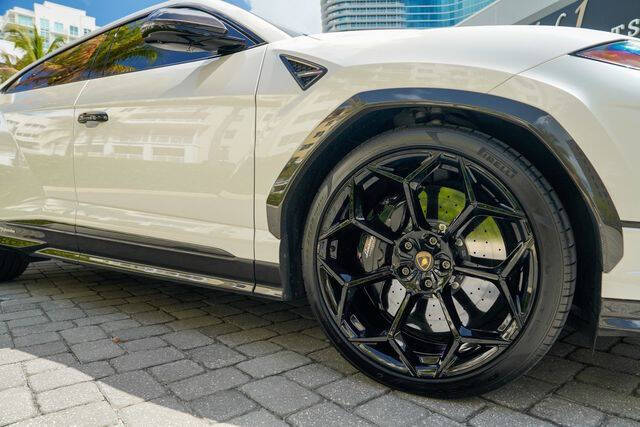 2023 Lamborghini Urus Performante