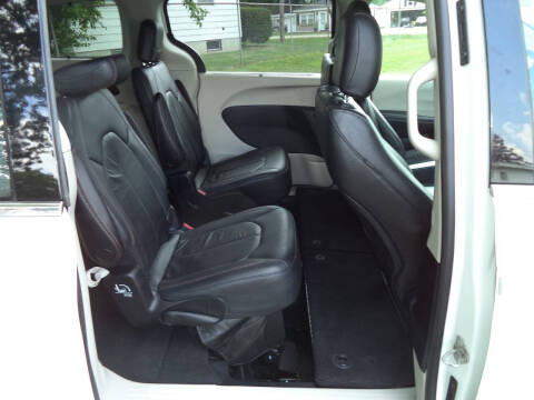 2017 Chrysler Pacifica Touring-L