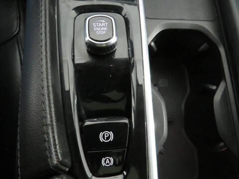 2022 Volvo XC90 T5 Momentum