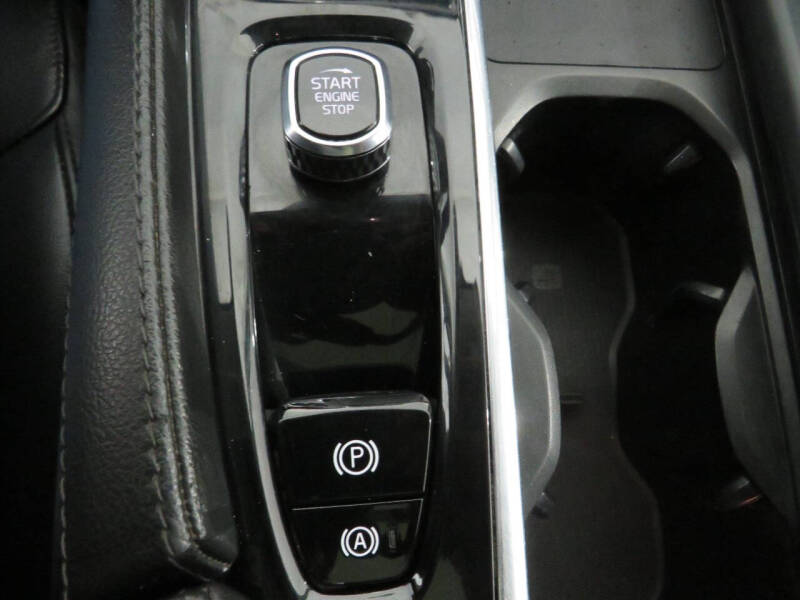 2022 Volvo XC90 T5 Momentum