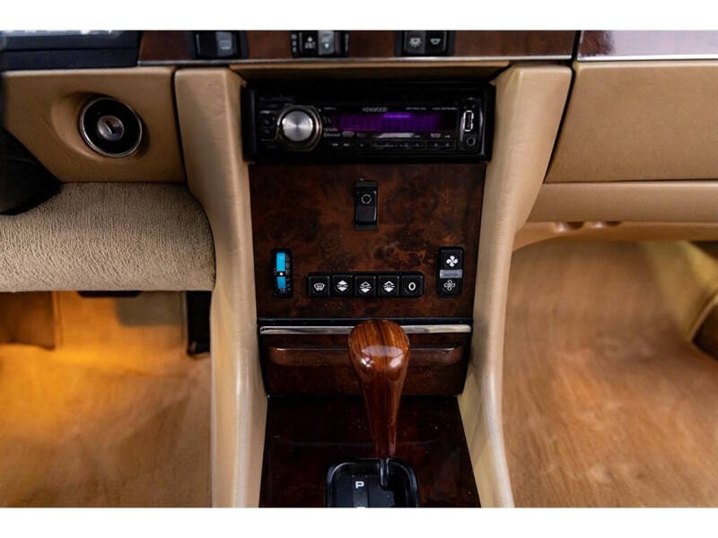 1987 Mercedes-Benz 560-Class 560 SL