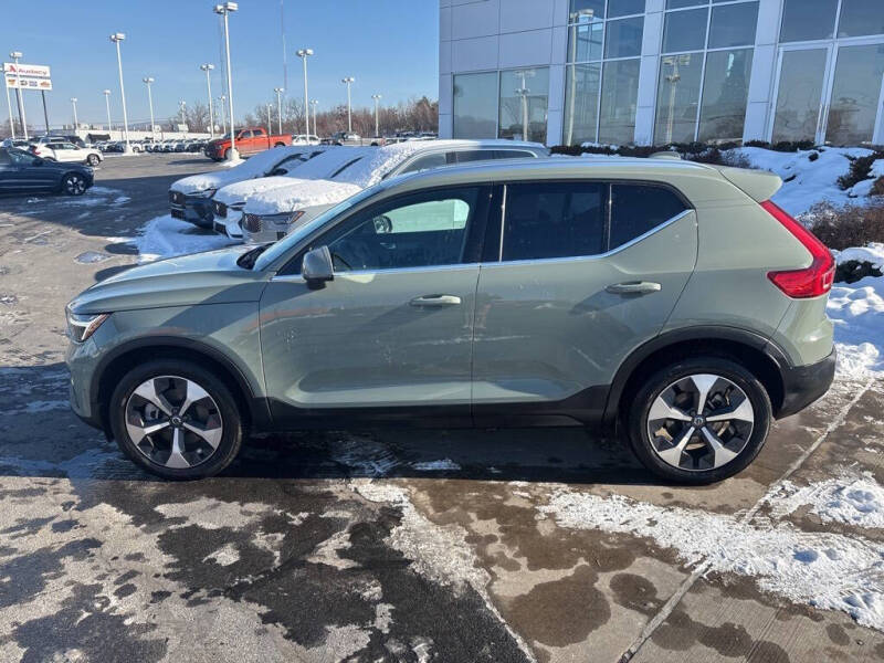 2025 Volvo XC40 B5 Plus Bright Theme