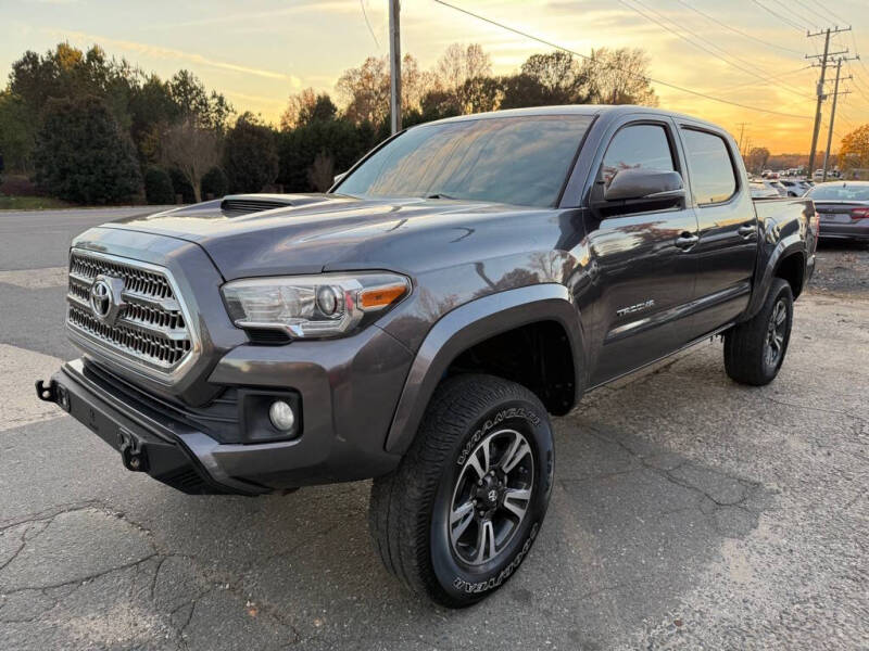 2017 Toyota Tacoma TRD Sport's photo