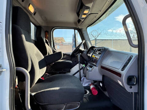 2017 Freightliner M2 106