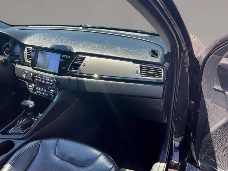 2018 Kia Niro Touring - Photo 26
