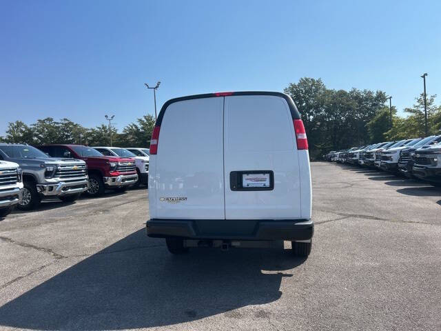 2025 Chevrolet Express 2500