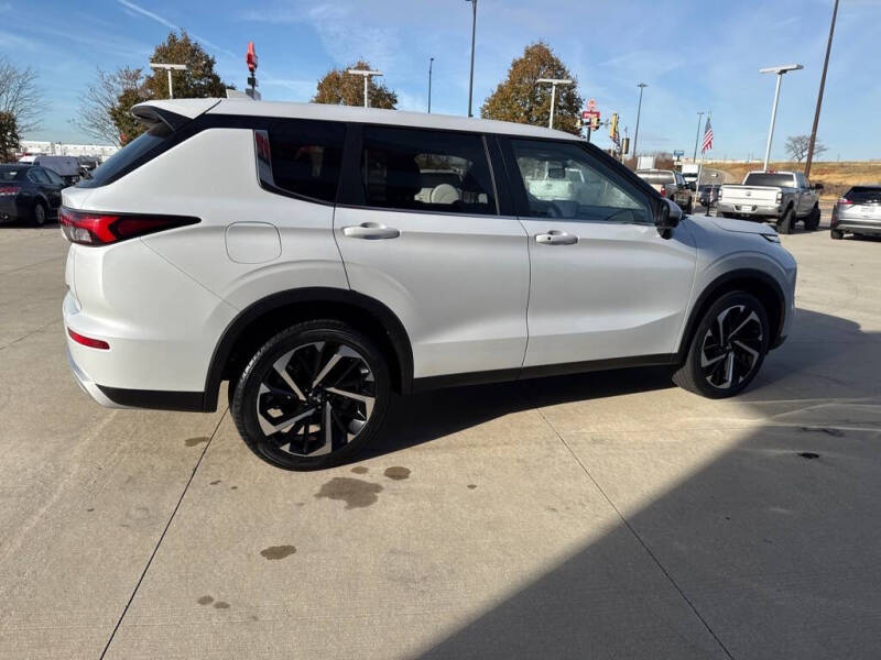 2024 Mitsubishi Outlander SE