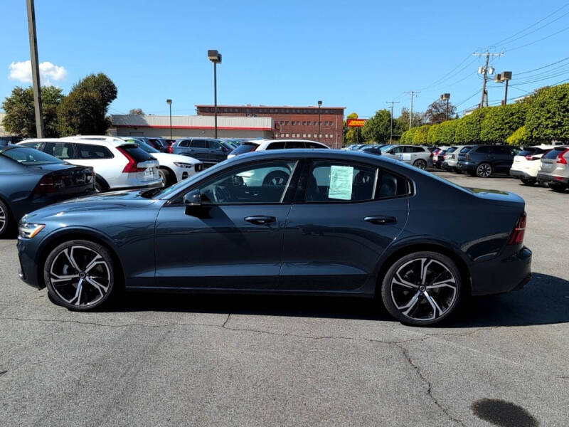 2024 Volvo S60 B5 Core Dark Theme