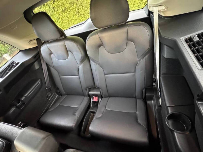 2022 Volvo XC90 T5 Momentum