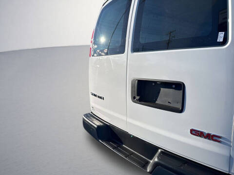 2022 GMC Savana 2500