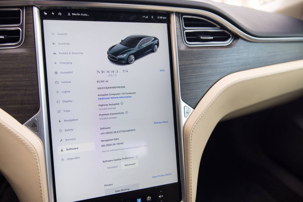 2014 Tesla Model S 22