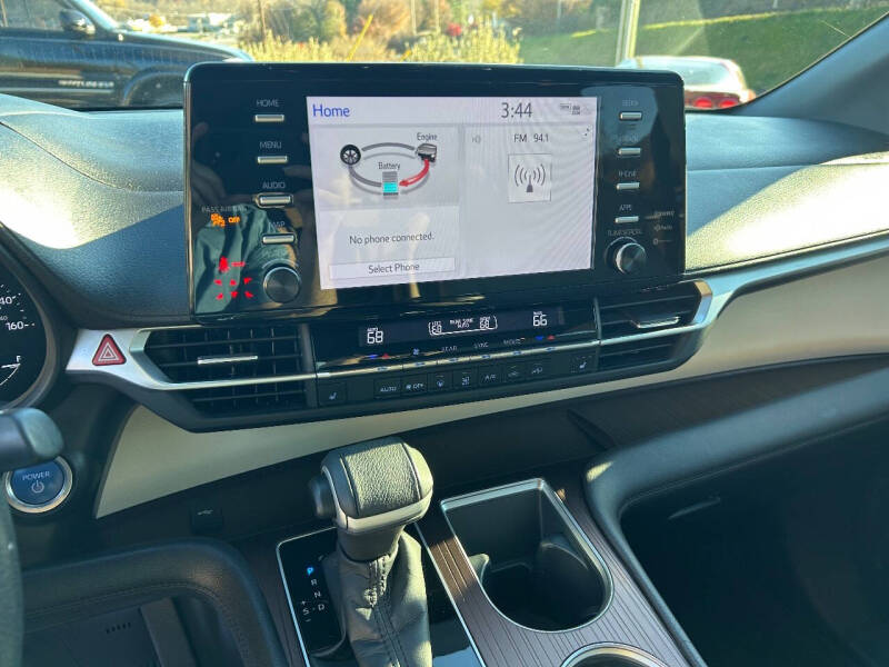 2022 Toyota Sienna XLE 8-Passenger