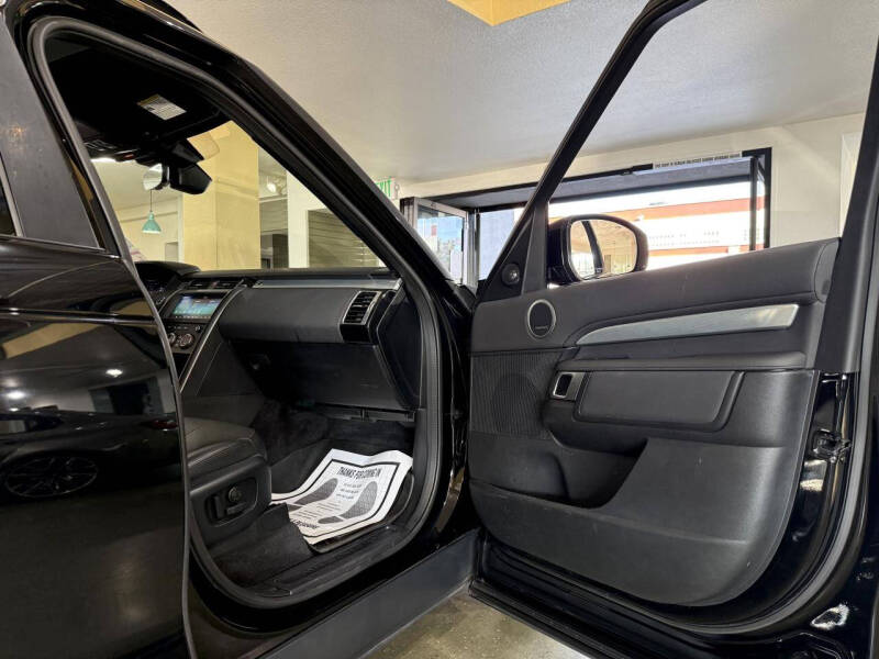 2020 Land Rover Discovery Landmark Edition