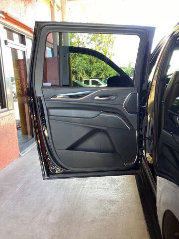 2023 Cadillac Escalade ESV Sport