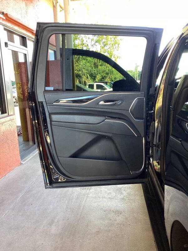 2023 Cadillac Escalade ESV Sport