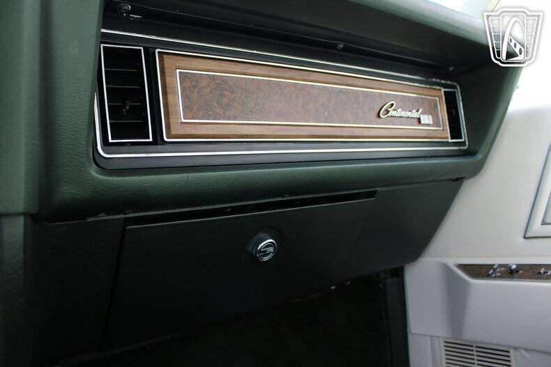 1972 Lincoln Continental