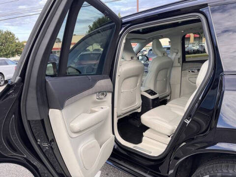 2023 Volvo XC90 Recharge T8 Ultimate Dark Theme