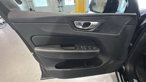 2023 Volvo XC60 B5 Plus Dark Theme
