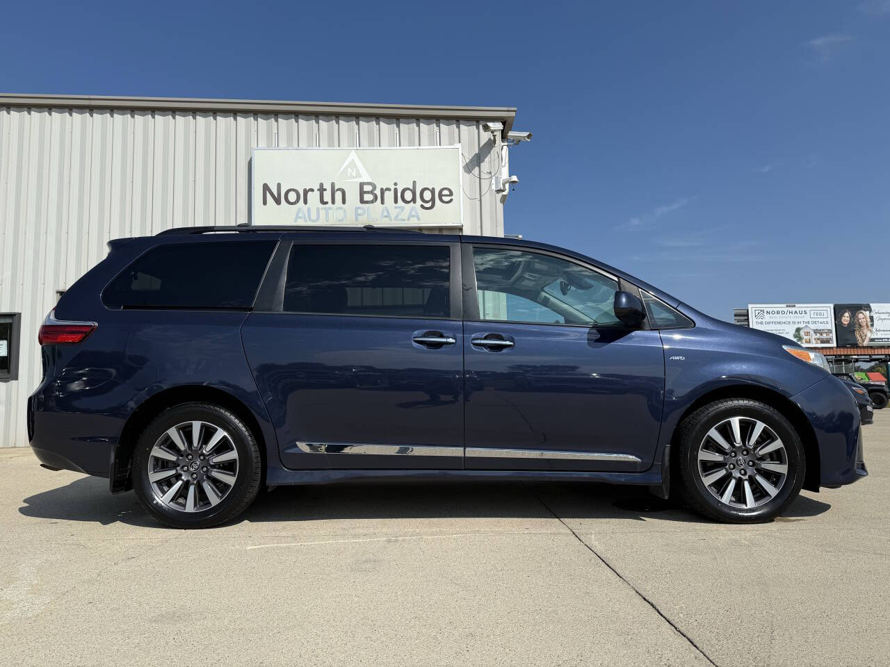 2018 Toyota Sienna XLE Premium photo 26
