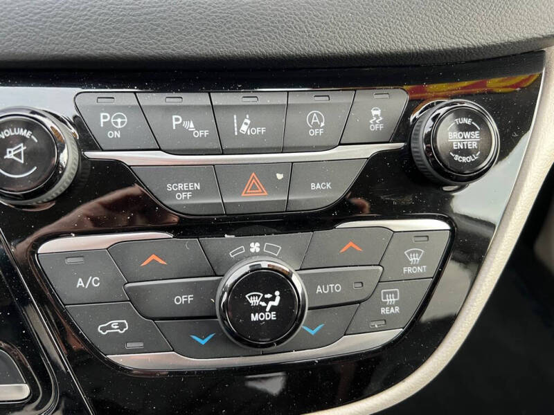2017 Chrysler Pacifica Touring-L Plus