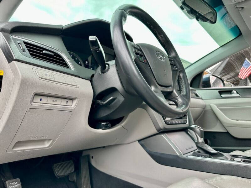 2017 Hyundai Sonata Sedan - $18,995