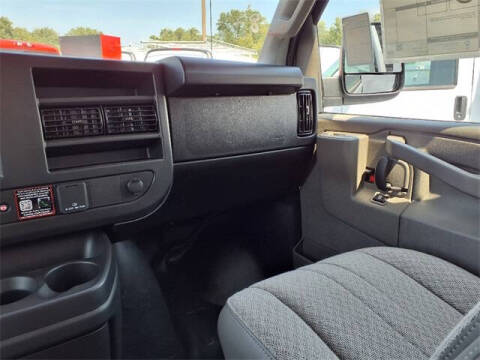 2025 Chevrolet Express 3500