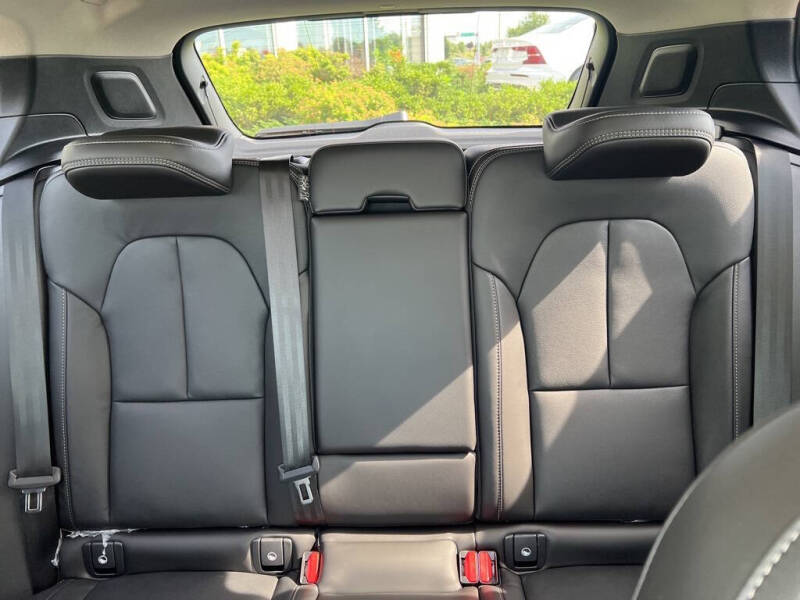 2026 Volvo XC40 B5 Core