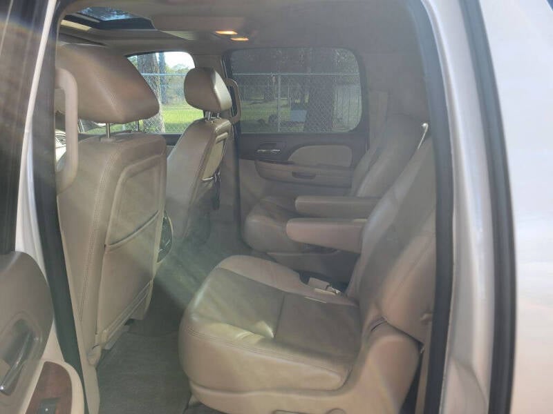 2014 Chevrolet Suburban LTZ photo 11