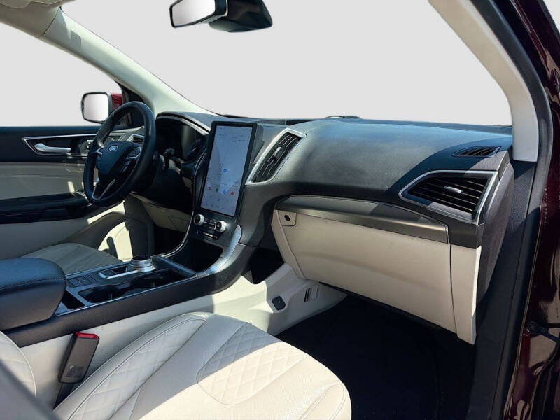 2023 Ford Edge Titanium