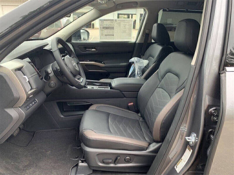 2025 Nissan Pathfinder Platinum