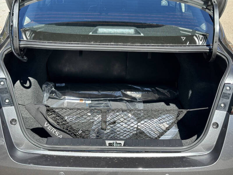 2025 Nissan Versa SR