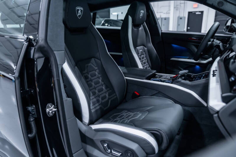 2025 Lamborghini Urus SE