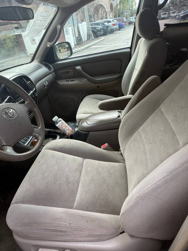 2005 Toyota Sequoia SR5