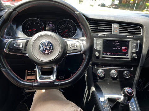 2017 Volkswagen Golf GTI Sport
