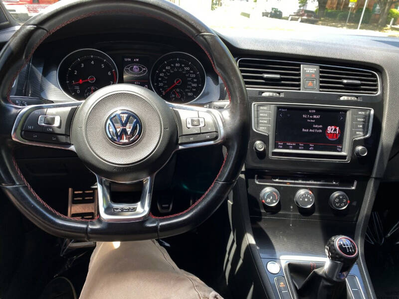2017 Volkswagen Golf GTI Sport