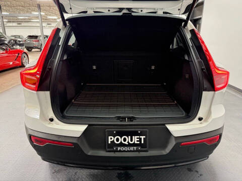 2025 Volvo XC40 B5 Plus Dark Theme