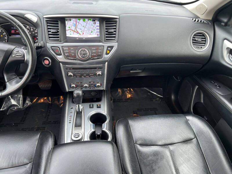 2017 Nissan Pathfinder Platinum