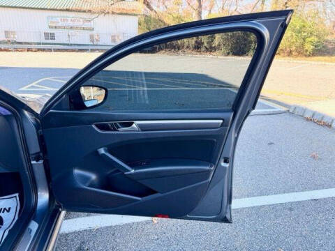 2017 Volkswagen Passat 1.8T R-Line